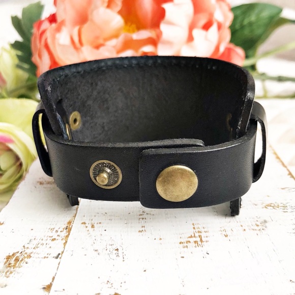 Price firm 🚨 Black leather cuff bracelet - Picture 2 of 3